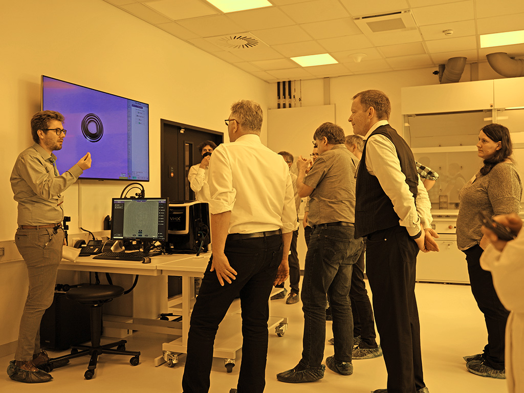 During a Microfabrication Experience Center tour, the participants learned about high-precision additive manufacturing of microoptics using Nanoscribe’s proprietary Two-Photon Grayscale Lithography (2GL ®).