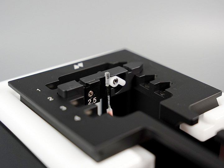 Optical fiber substrate holder for Quantum X align