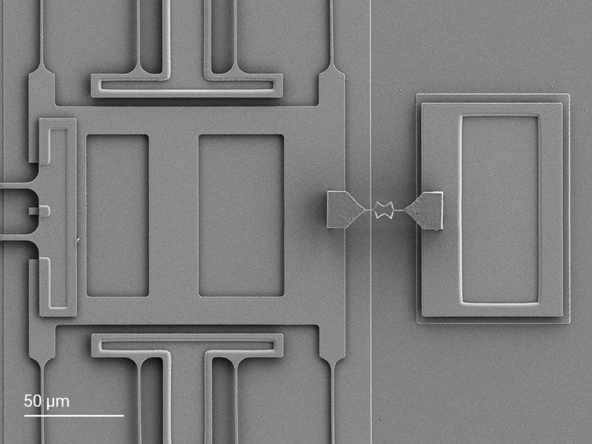A bowtie-like auxetic structure 3D printed on a MEMS actuator