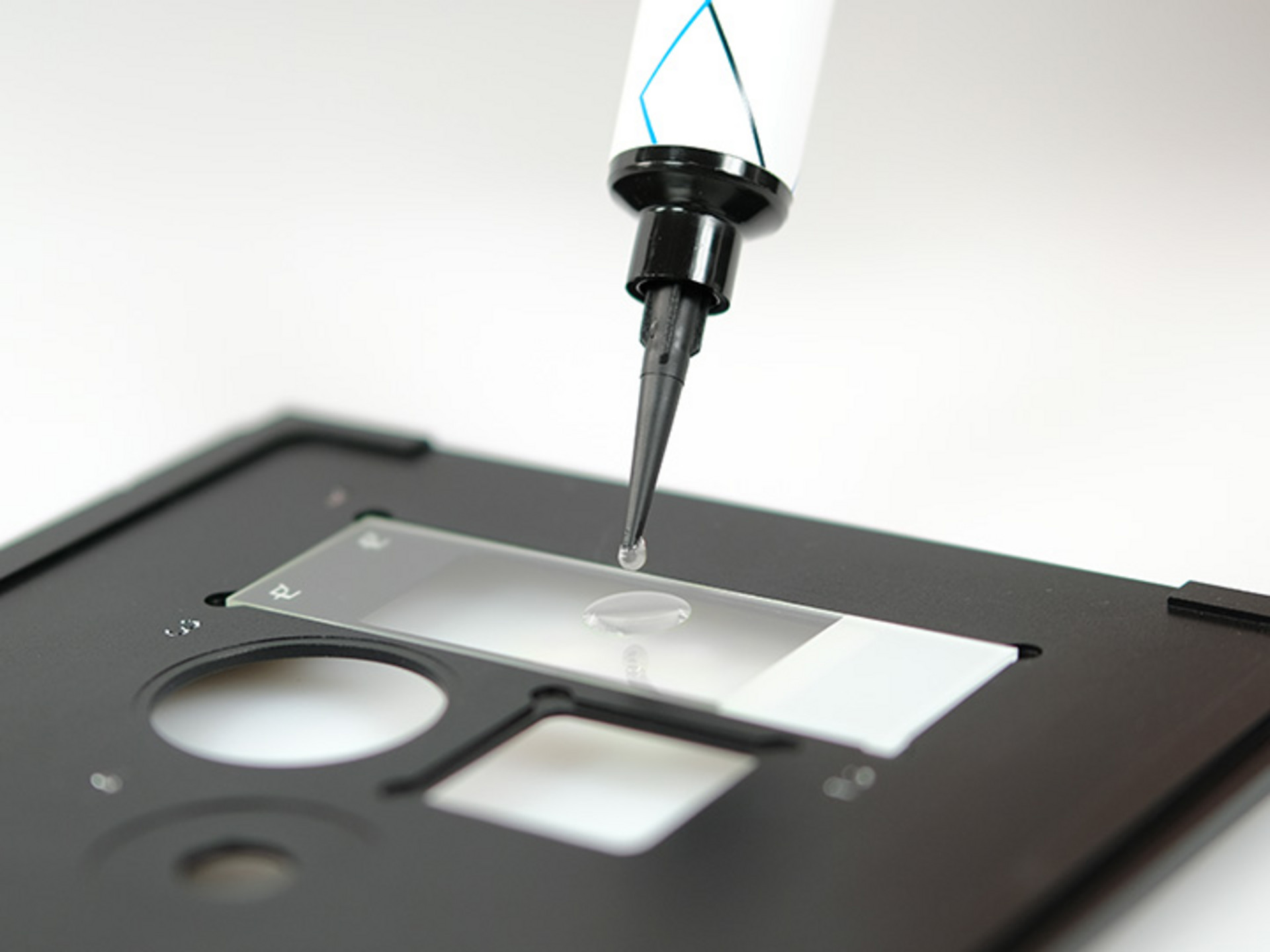 Dosing by hand onto a substrate