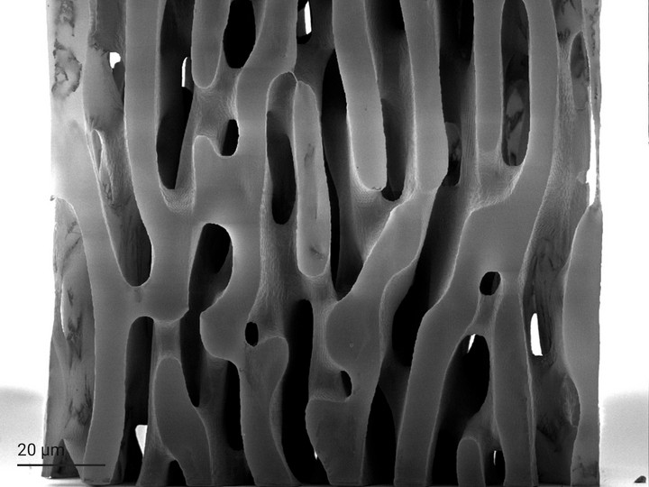 Bicontinuous ceramic-shell structure derived from a 3D-printed template before uniaxial nanomechanical compression.