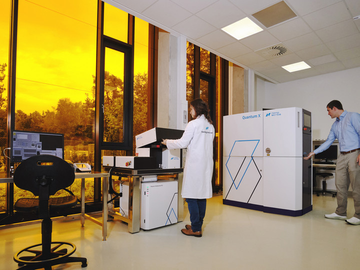 Nanoscribe's Microfabrication Experience Center