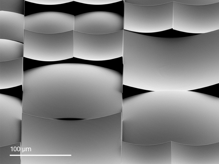 Quantum X litho 实现兼具凸透镜和凹透镜的随机微透镜阵列打印